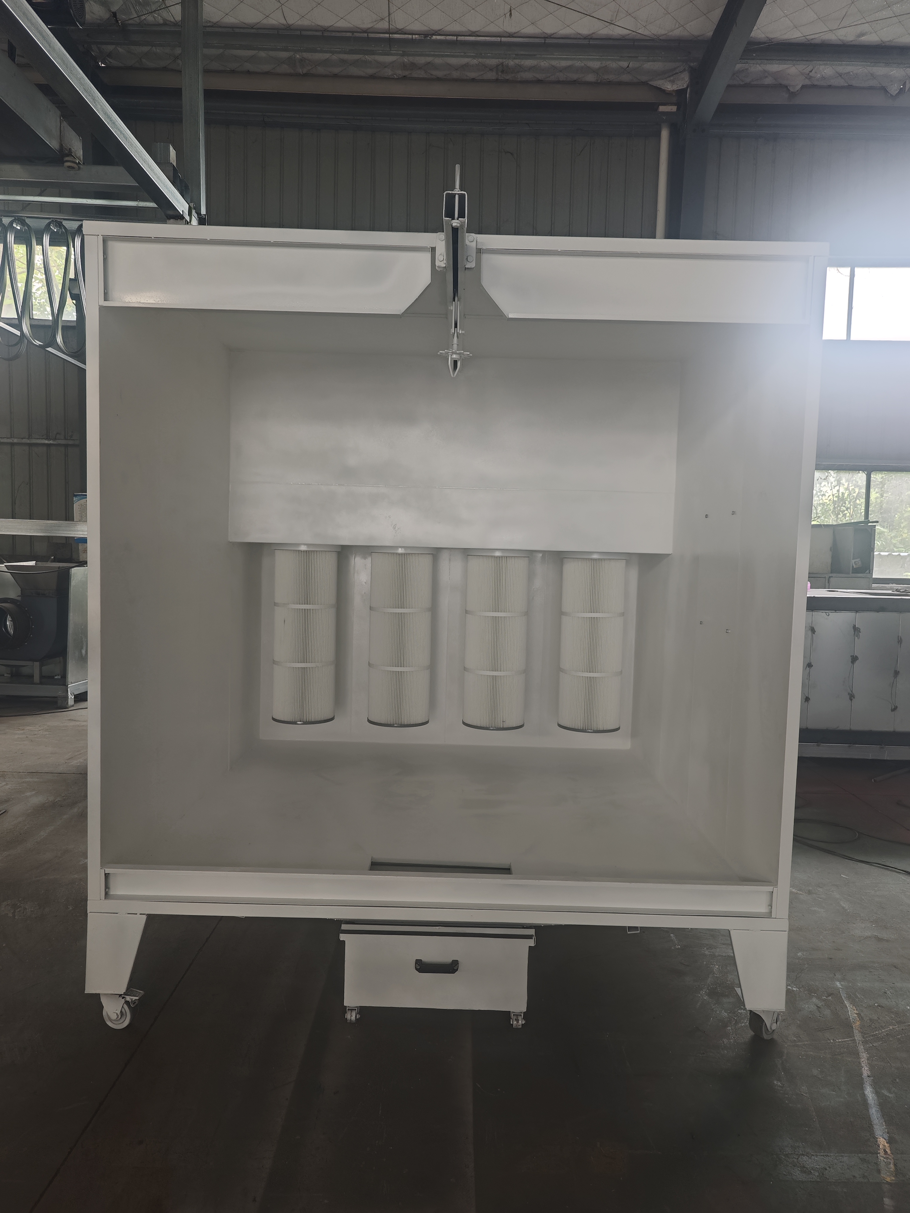 Manual spray painting equipment