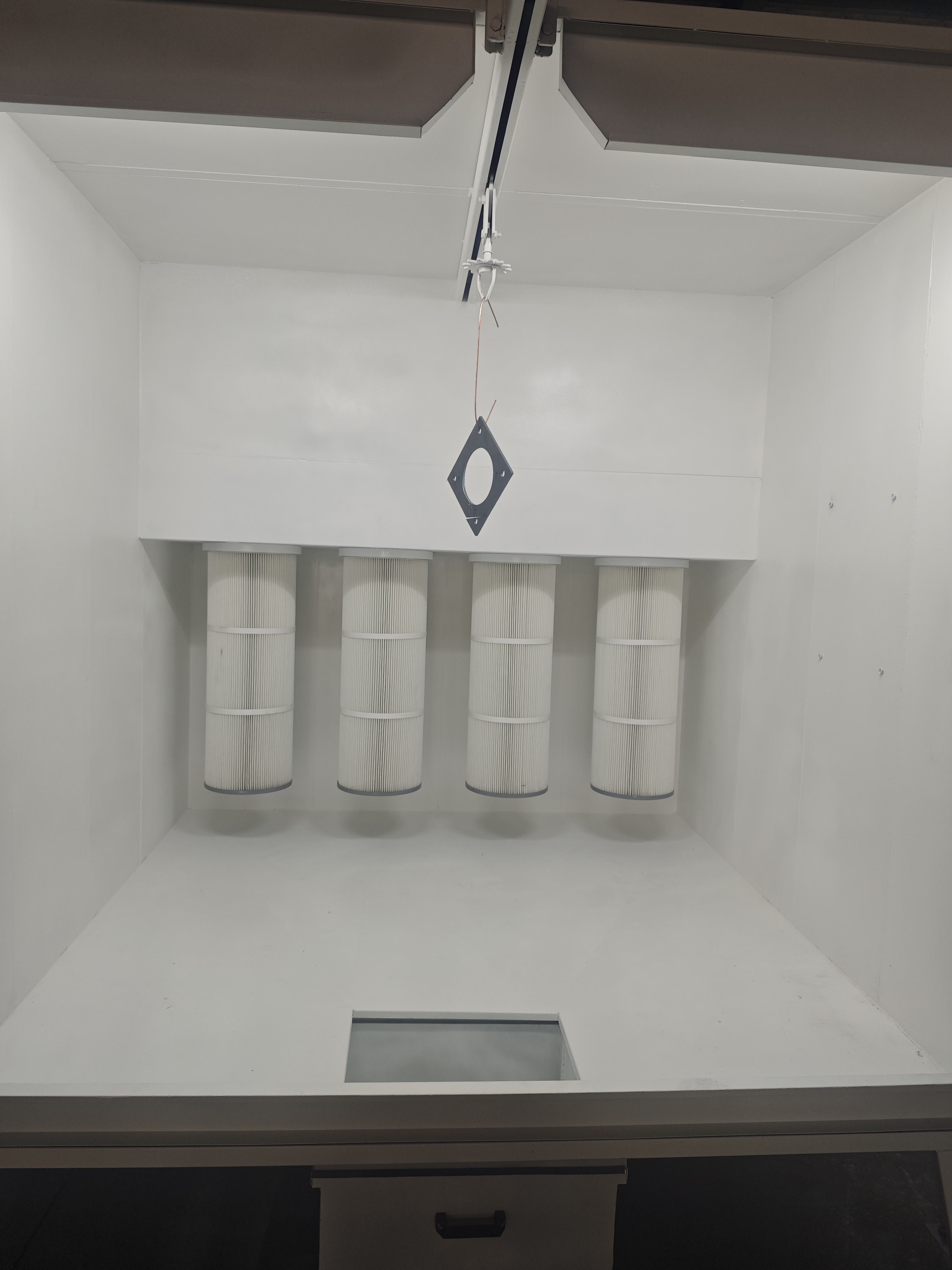 Manual spray painting equipment
